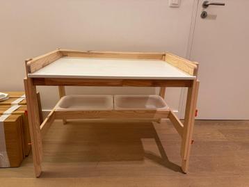 Flisat Ikea kinderbureau compleet met bakken beschikbaar voor biedingen