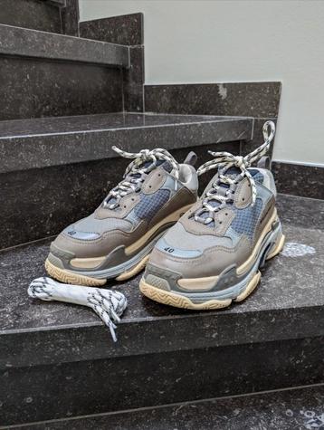Balenciaga Triple s Grey beschikbaar voor biedingen