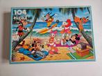 Puzzel Clementoni 104 stukjes Disney op het strand, Ophalen of Verzenden, Meer dan 50 stukjes, Gebruikt