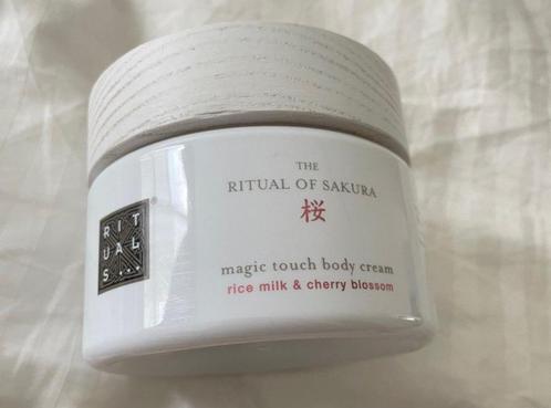 Rituals - Ritual of Sakura Body Cream nieuw 220 ml ongeopend, Bijoux, Sacs & Beauté, Beauté | Soins du corps, Neuf, Body lotion, Crème ou Huile