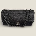 Symboles porte-bonheur Chanel Jumbo en cuir de veau gaufré, Bijoux, Sacs & Beauté, Sacs | Sacs Femme, Enlèvement ou Envoi, Utilisé
