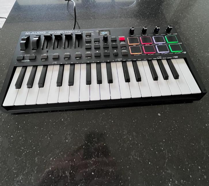 M-Audio Oxygen Pro Mini, Muziek en Instrumenten, Midi-apparatuur, Zo goed als nieuw, Ophalen