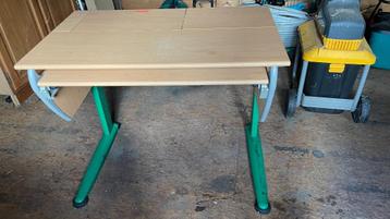 Kinder Bureau - Moll beschikbaar voor biedingen