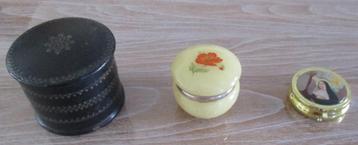 3 pillendoosjes  beschikbaar voor biedingen