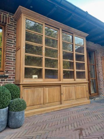 Eiken buffetkast/vitrinekast GRATIS LEVERING  beschikbaar voor biedingen