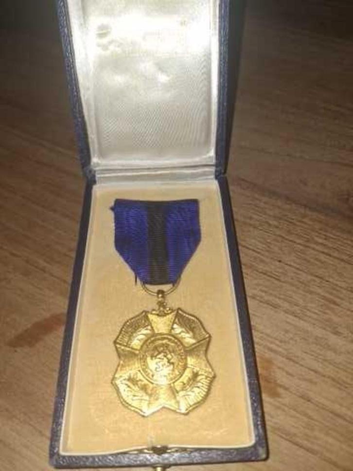 Médaille Militaire Léopold 2, Postzegels en Munten, Penningen en Medailles, Brons, Ophalen