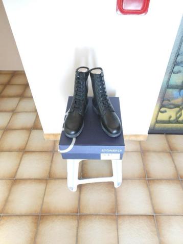 Hoge bottines beschikbaar voor biedingen