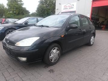 Ford Focus 1.6 essence en 2010 141 000 km lire à l'intérieur