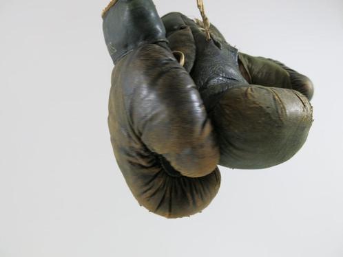 Gants de boxe, gants de boxe en cuir marque SVEN ca 1940, Antiquités & Art, Antiquités | Accessoires de maison, Enlèvement ou Envoi