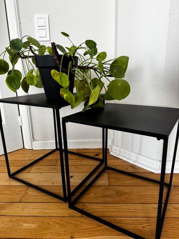  Modern, minimalistisch design, zwarte metalen bijzettafels beschikbaar voor biedingen
