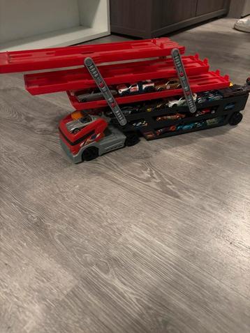 camion hotwheels met autotjes erbij beschikbaar voor biedingen