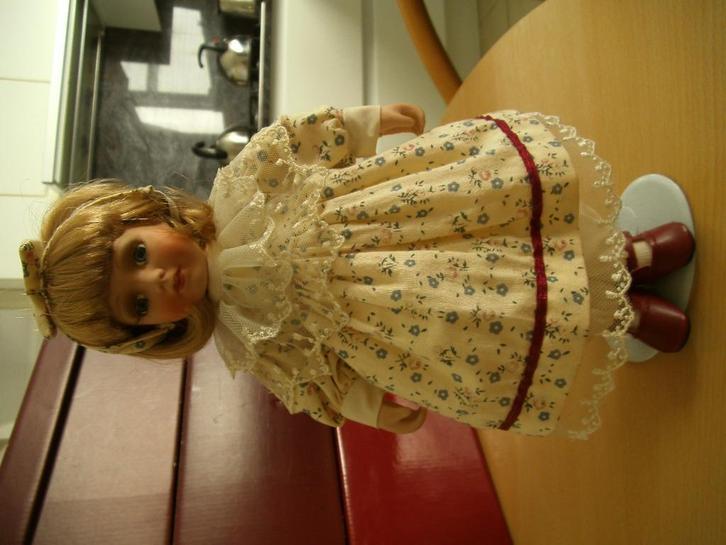 Poppen, Verzamelen, Poppen, Zo goed als nieuw, Pop, Ophalen of Verzenden