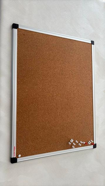 Prikbord in kurk B 60 x H 45 cm beschikbaar voor biedingen