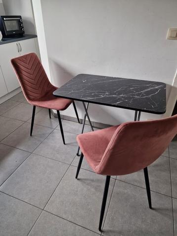 Eettafel set beschikbaar voor biedingen