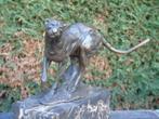 statue d un guépard en bronze signé sur marbre ..., Antiquités & Art, Bronze, Enlèvement ou Envoi
