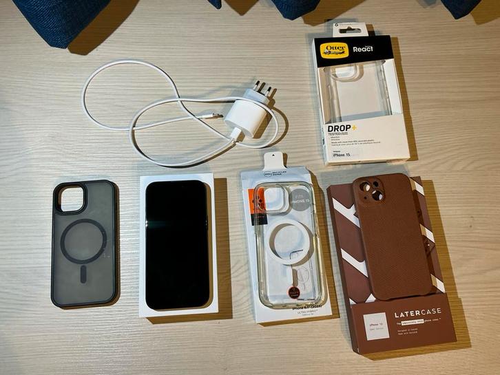 Iphone 15 128gb Zwart inclusief hoesjes en oplader, Telecommunicatie, Mobiele telefoons | Apple iPhone, Zo goed als nieuw, 128 GB