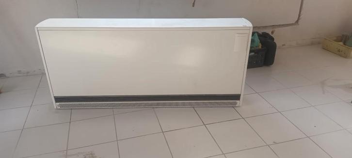 Stiebel Eltron accumulatieradiator, Doe-het-zelf en Bouw, Verwarming en Radiatoren, Zo goed als nieuw, Radiator, 200 tot 500 watt