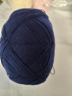 Pelote de laine en tonneau bleu foncé de 400 gr., Comme neuf, Machine, Enlèvement ou Envoi