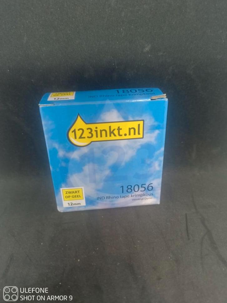 ZWART OP GELE DYMO-COMPATIBELE TAPE, Zakelijke goederen, Kantoor en Winkelinrichting | Kantoorartikelen, Nieuw in verpakking, Ophalen of Verzenden