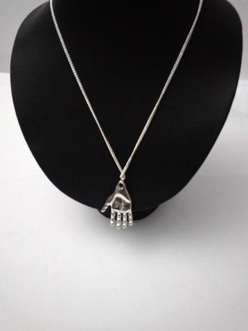 Zilveren ketting met Hand van Fatima hanger beschikbaar voor biedingen