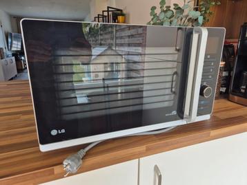 Krachtige LG combi oven en microgolf beschikbaar voor biedingen