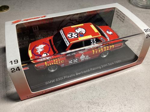 Tintin Kuifje BMW 530i  Plastic Bertrand 24H Spa 1980 1/43, Hobby en Vrije tijd, Modelauto's | 1:43, Nieuw, Auto, Overige merken