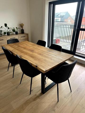 Massief eiken tafel beschikbaar voor biedingen