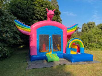 Château gonflable XXL Licorne  Multiplay à louer 