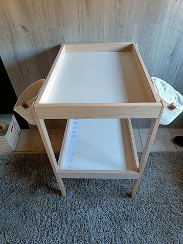 Table d'allaitement et lit pour enfants. table 80x80x50, lit, Enlèvement, Comme neuf