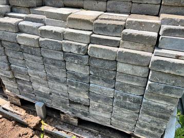 Getrommelde betonklinkers beschikbaar voor biedingen