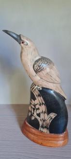 corne de buffle sculptée à la main avec oiseau, Enlèvement ou Envoi