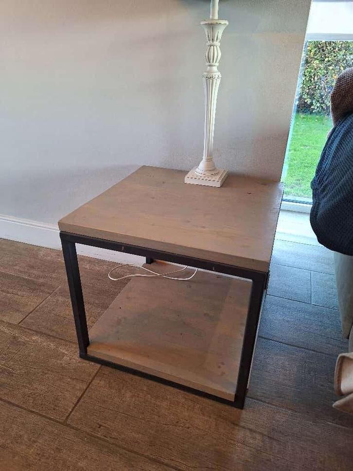 Industrieel Bijzettafeltje – Hout & Metaal – Stevig & Mooi, Maison & Meubles, Tables | Tables à manger, Comme neuf, 50 à 100 cm