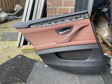 PORTIERBEKLEDING LINKS ACHTER bruin leder BMW 5 serie (F10), Auto-onderdelen, Interieur en Bekleding, Gebruikt, BMW