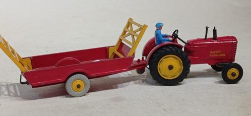 DINKY TOYS UK MASSEY FERGUSON + BOERDERIJTRAILER, Hobby en Vrije tijd, Modelauto's | 1:43, Gebruikt, Tractor of Landbouw, Dinky Toys