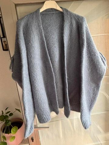 Giletjes en truien merken samen 40€ beschikbaar voor biedingen