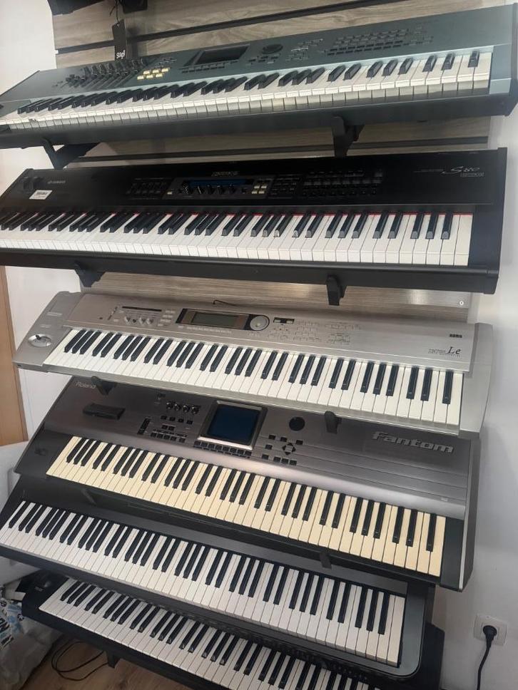 Verschillende synthesizers Met Garantie, Muziek en Instrumenten, Synthesizers, Gebruikt, Korg, Met midi-aansluiting, Ophalen