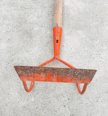 Grote stijgbeugelschoen met lang houten handvat beschikbaar voor biedingen