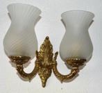 Lampe murale avec deux sections lumineuses en verre dépoli, Maison & Meubles, Lampes | Appliques, Enlèvement ou Envoi, Comme neuf