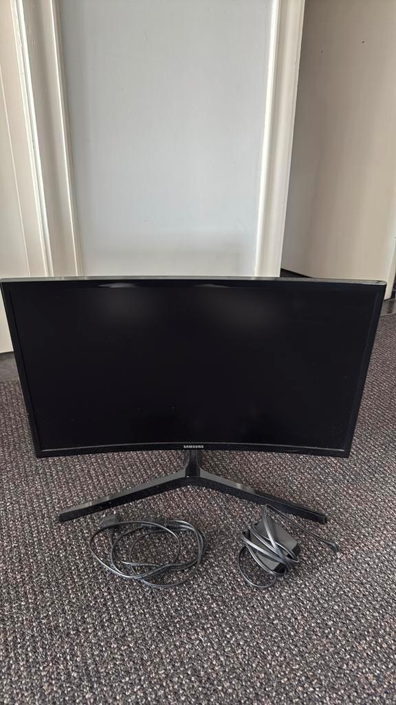 Samsung 24” Curved Gaming Monitor, Computers en Software, Monitoren, Zo goed als nieuw, DisplayPort, Gaming, Hoofdtelefoonaansluiting