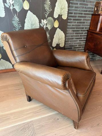 Vintage  fauteuil bruin leder, zit comfortabel 