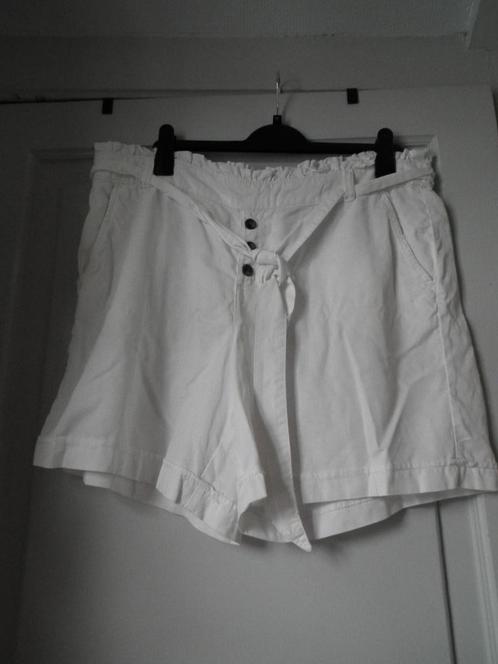 Witte crèmekleurige korte broek voor dames. 46/48 „elastisch, Kleding | Dames, Broeken en Pantalons, Zo goed als nieuw, Maat 46/48 (XL) of groter