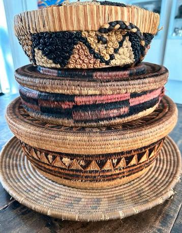 10 varianten antieke Kuba mandjes Afrikaanse kunst  beschikbaar voor biedingen