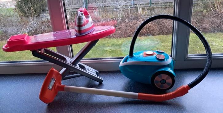 smoby stofzuiger+strijkplank en strijkiezer met geluid, Kinderen en Baby's, Speelgoed |Speelgoedvoertuigen, Ophalen