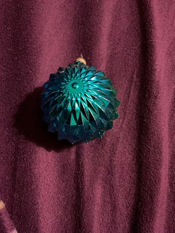 Grote oude kerstbal blauw beschikbaar voor biedingen