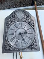 Ancienne horloge murale, Enlèvement