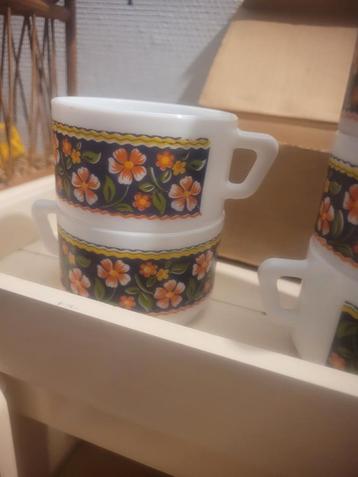 Set van 11 vintage koffiekopjes met bloemenpatroon van Arcop beschikbaar voor biedingen