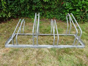 Fietsenrek voor 4 Fietsen beschikbaar voor biedingen