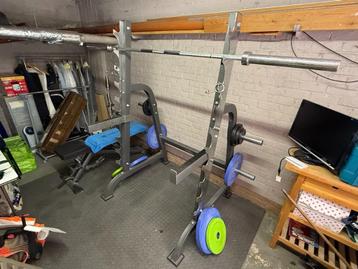 COMPLETE SET KRACHTTRAININGSAPPARATUUR beschikbaar voor biedingen
