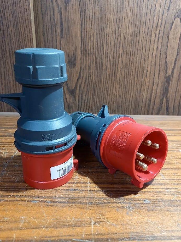 2 stekkers 3x400 volt 5-polig 32A - krachtstroomstekkers, Bricolage & Construction, Électricité & Câbles, Neuf, Prise de courant