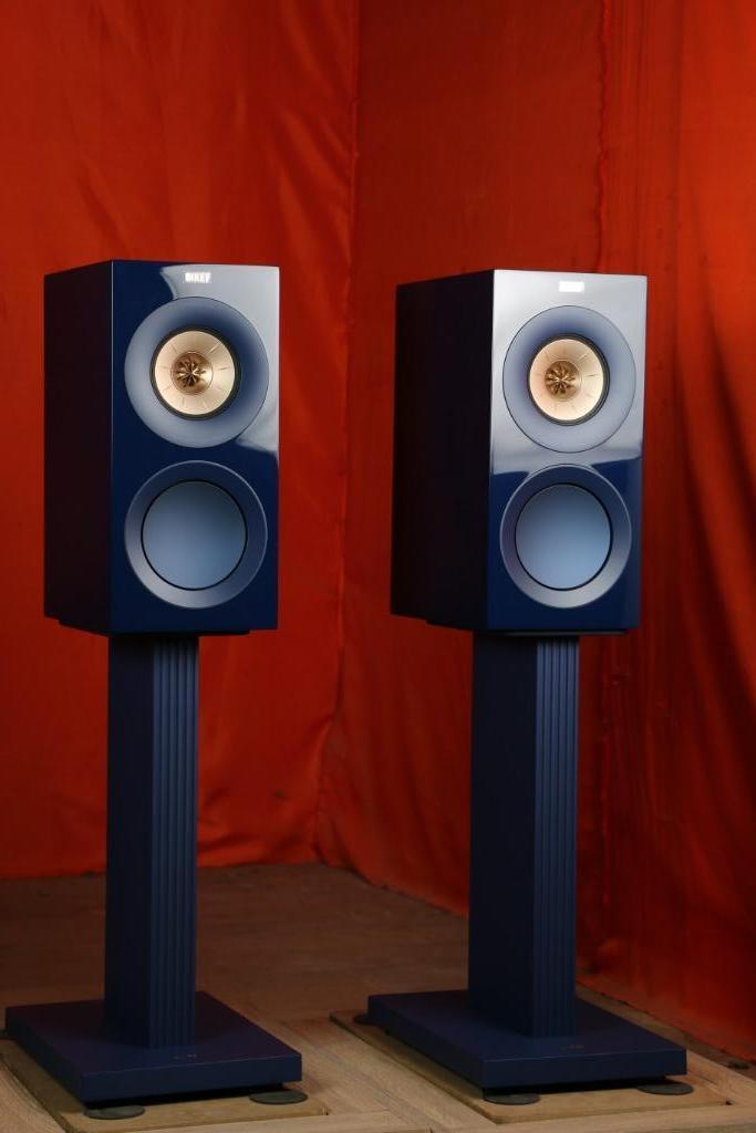 KEF R3 / R 3 Meta + stands - BLAUW Beursdemo! Ook in zwart., Audio, Tv en Foto, Luidsprekerboxen, Zo goed als nieuw, Front, Rear of Stereo speakers